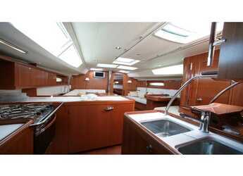 Chartern Sie segelboot in Netsel Marina - Oceanis 50