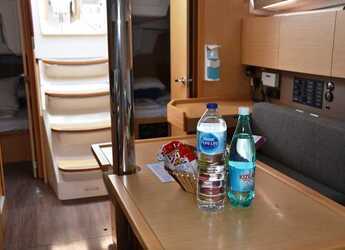 Chartern Sie segelboot in Netsel Marina - Oceanis 35