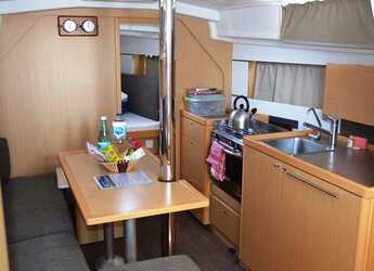 Chartern Sie segelboot in Netsel Marina - Oceanis 35