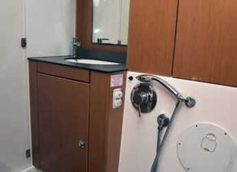 Rent a sailboat in Kavala - Marina Perigialiou - Bavaria Cruiser 56