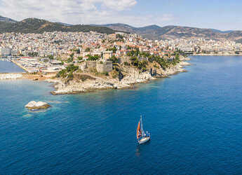 Rent a sailboat in Kavala - Marina Perigialiou - Bavaria 36