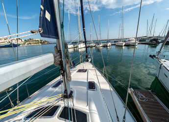 Rent a sailboat in Kavala - Marina Perigialiou - Bavaria 39 Cruiser