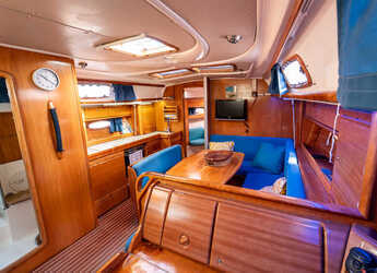 Rent a sailboat in Kavala - Marina Perigialiou - Bavaria 39 Cruiser