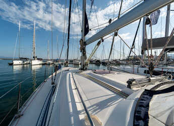 Rent a sailboat in Kavala - Marina Perigialiou - Bavaria 39 Cruiser