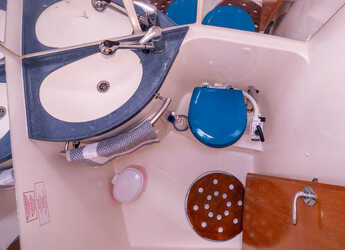 Rent a sailboat in Kavala - Marina Perigialiou - Bavaria 39 Cruiser