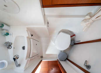 Rent a sailboat in Kavala - Marina Perigialiou - Beneteau 43