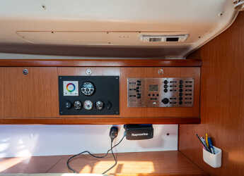 Rent a sailboat in Kavala - Marina Perigialiou - Beneteau 43