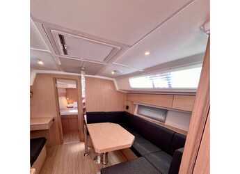 Rent a sailboat in Kalamata Marina - Bavaria C42