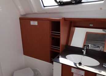 Rent a sailboat in Rhodes Marina - Bavaria 41 Cruiser