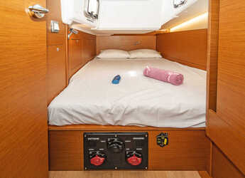 Rent a sailboat in Rhodes Marina - Sun Odyssey 410