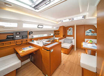 Rent a sailboat in Rhodes Marina - Sun Odyssey 410