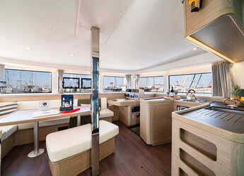 Chartern Sie katamaran in Marina Benitses - Lagoon 42 (4 Dbl / 2 singles 12)