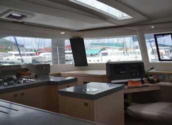 Rent a catamaran in Anse Marcel Marina (Lonvilliers) - Fountaine Pajot Saona 47 Quintet - 5 + 1 cab.
