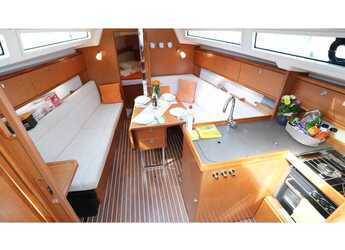 Noleggiare sailboat in Ece Marina - Bavaria 34