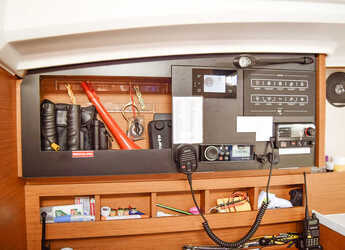 Alquilar velero en Kavala - Marina Perigialiou - Sun Odyssey 410