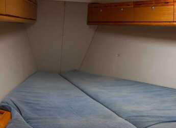 Rent a sailboat in Kavala - Marina Perigialiou - Bavaria 40