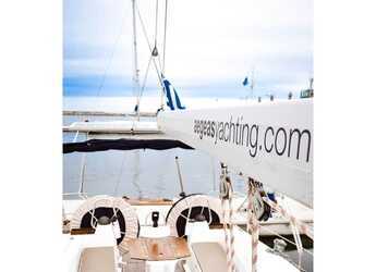 Rent a sailboat in Kavala - Marina Perigialiou - Bavaria 40