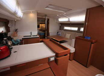 Chartern Sie segelboot in Port Purcell, Joma Marina - Sun Odyssey 440 - 2 cab.