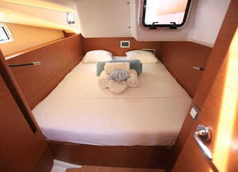 Rent a sailboat in Port Purcell, Joma Marina - Sun Odyssey 440 - 3 cab.