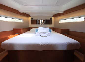 Rent a sailboat in Port Purcell, Joma Marina - Sun Odyssey 440 - 3 cab.