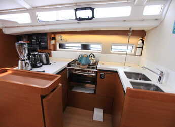 Rent a sailboat in Port Purcell, Joma Marina - Sun Odyssey 440 - 3 cab.