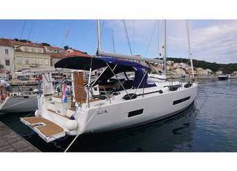 Rent a sailboat in Marina Medulin - Hanse 460
