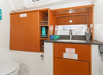 Rent a sailboat in Volos - Bavaria Cruiser 41