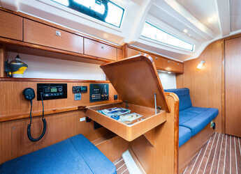 Chartern Sie segelboot in Nea Peramos - Bavaria 37