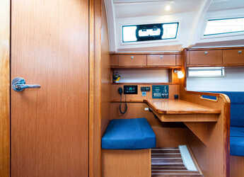 Chartern Sie segelboot in Nea Peramos - Bavaria 37