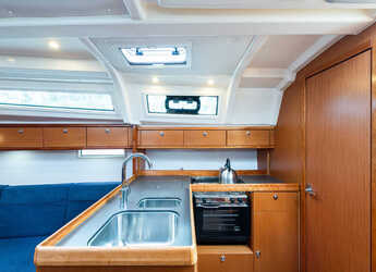 Chartern Sie segelboot in Nea Peramos - Bavaria 37