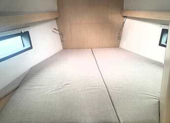 Rent a sailboat in Alimos Marina - Bavaria C42