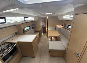 Rent a sailboat in Alimos Marina - Bavaria C42