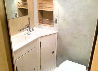 Rent a sailboat in Alimos Marina - Bavaria C42