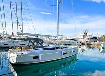 Rent a sailboat in Alimos Marina - Bavaria C42