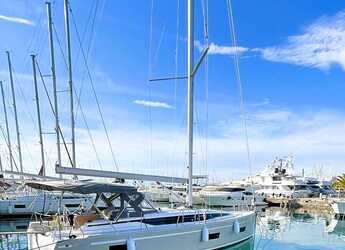 Rent a sailboat in Alimos Marina - Bavaria C42