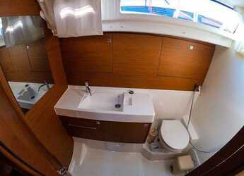 Rent a sailboat in Marina Benitses - Sun Odyssey 519 