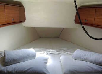 Rent a sailboat in Rhodes Marina - Bavaria 44