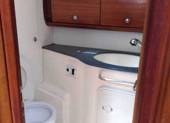 Rent a sailboat in Rhodes Marina - Bavaria 44