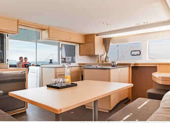 Chartern Sie katamaran in Paros Marina - Lagoon 450  Flybridge