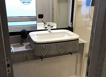 Alquilar yate en Porto Montenegro - Azimut Magellano 53