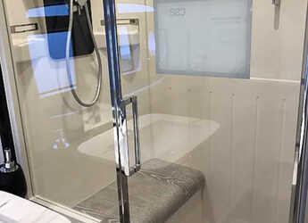 Alquilar yate en Porto Montenegro - Azimut Magellano 53