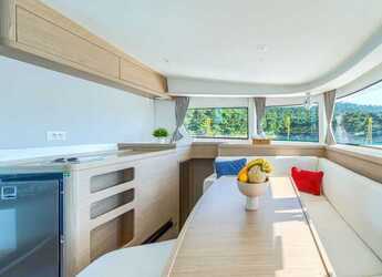 Alquilar catamarán en Marina Kastela - Lagoon 42