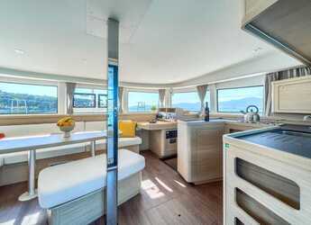 Alquilar catamarán en Marina Kastela - Lagoon 42