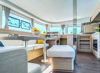 Alquilar catamarán en Marina Kastela - Lagoon 42