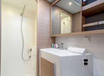 Alquilar catamarán en Marina Kastela - Lagoon 42