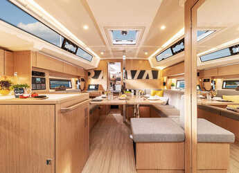 Rent a sailboat in Marina Hramina - Bavaria C38