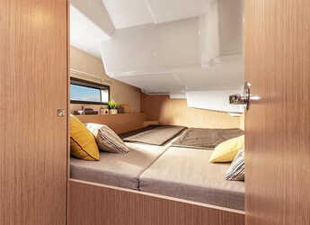 Rent a sailboat in Marina Hramina - Bavaria C38