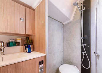 Rent a sailboat in Marina Hramina - Bavaria C38