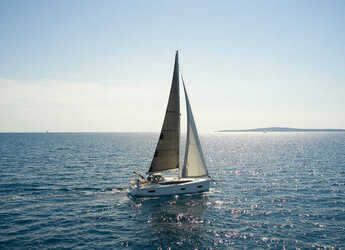 Rent a sailboat in Marina Hramina - Bavaria C38