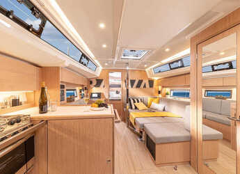 Rent a sailboat in Marina Hramina - Bavaria C38